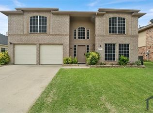 208 Matlock Meadow Dr, Arlington, TX 76002