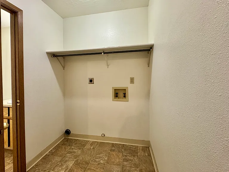 2340 Fairview Ave — Photo 14