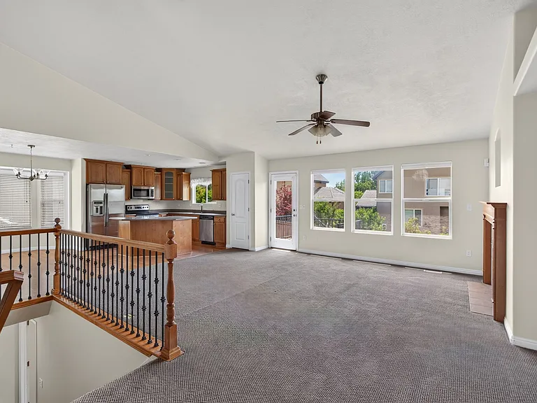 2867 W Shady Hollow Ln — Photo 2