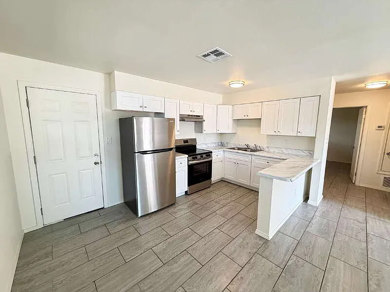 3701 N 9th Pl — Photo 3