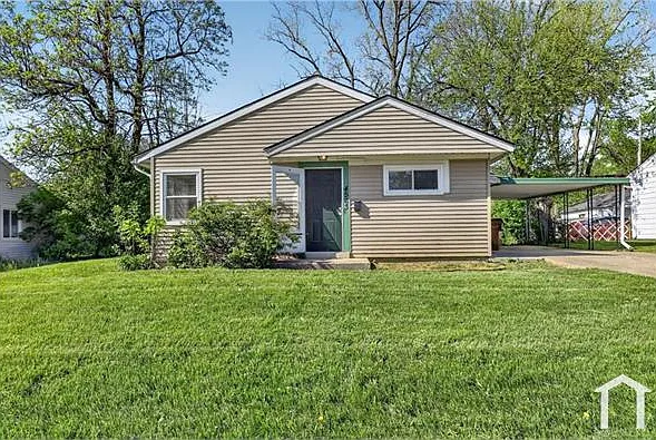 3 bed, 884 sqft, $1,600 — Photo 2