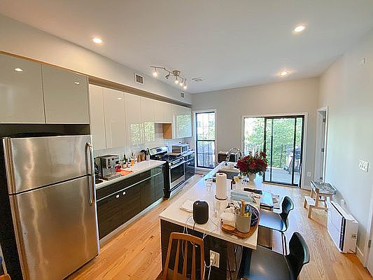 2nd image of 245 Monroe St #1GR