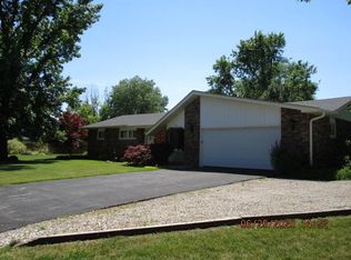 911 S Eastmont Dr, Centralia, MO 65240