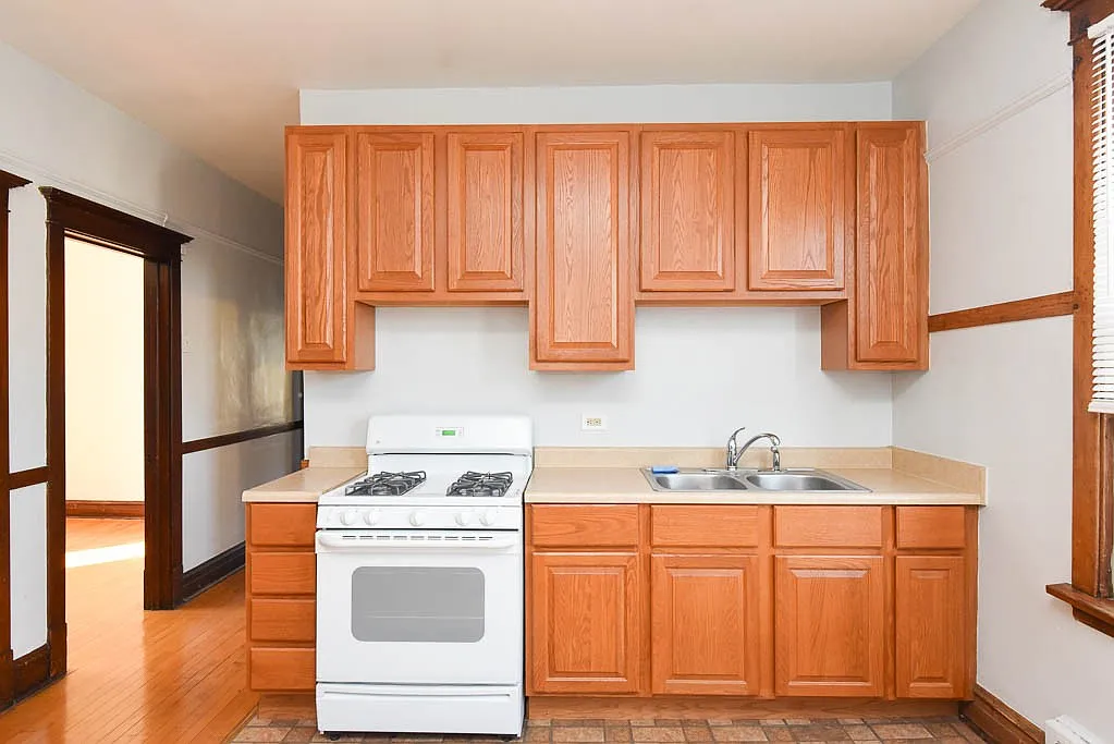 5141 W Roscoe St — Photo 2