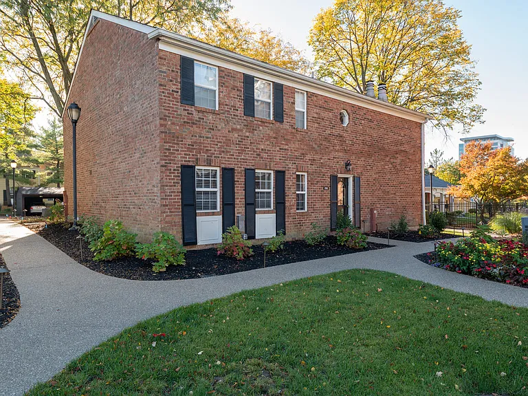 Indian Creek Apartments and Townhomes — Photo 36