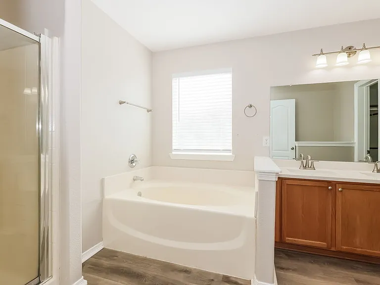 1089 Shadow Glenn Dr — Photo 12
