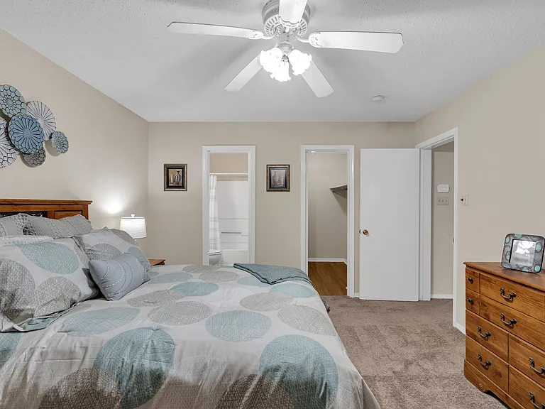 Woodlake Apartments — Photo 28