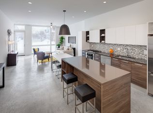 487 W Hobbie St #1, Chicago, IL 60610
