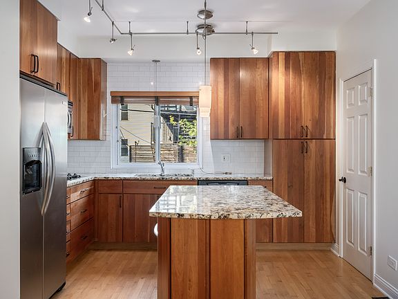 2nd image of 1540 N Greenview Ave #D