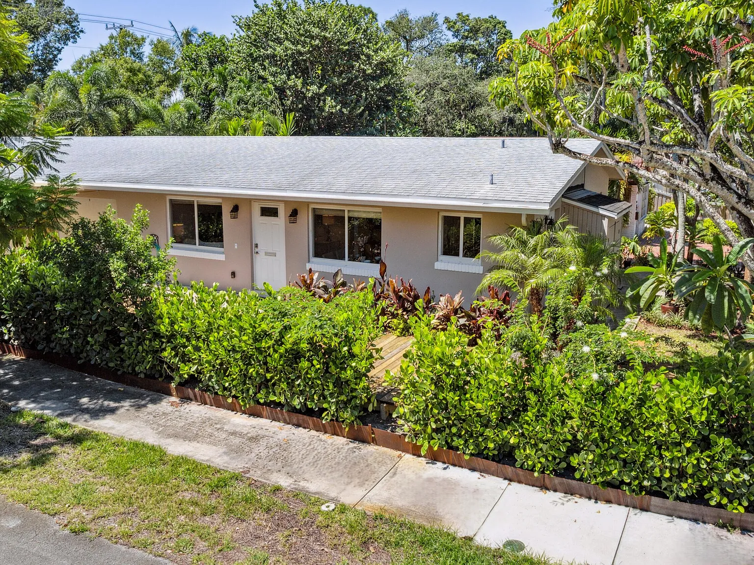 2 bed, 2.0 bath, 1200 sqft, $2,600 — Photo 2
