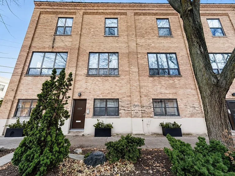 1317 W Belden Ave #F2 — Photo 1