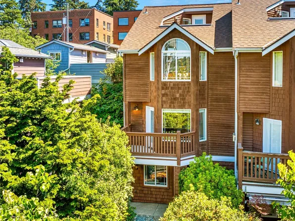 2038 Franklin Avenue E, Seattle, WA 98102
