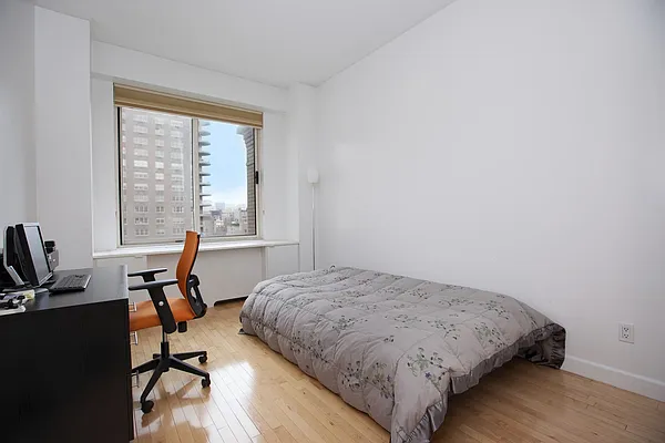 Rented by BLU Real Estate | media 18