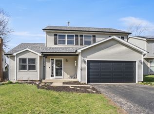 946 Pin Oak Cir, Cary, IL