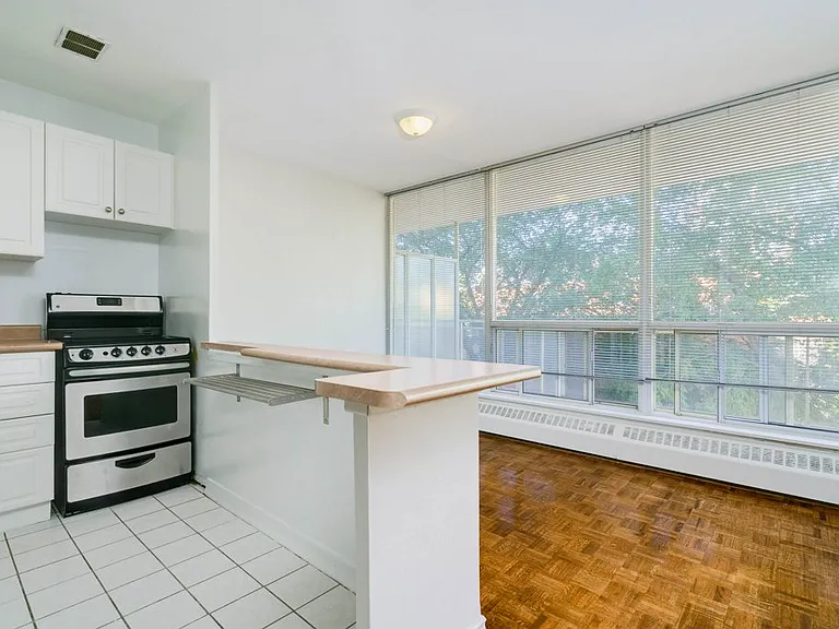 160 Balmoral Ave #1 — Photo 2