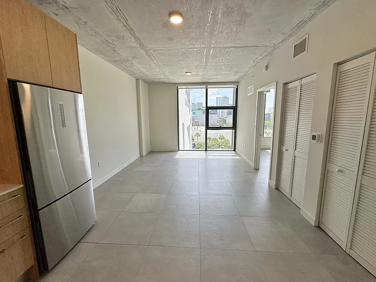 276 NW 31st St #A — Photo 2