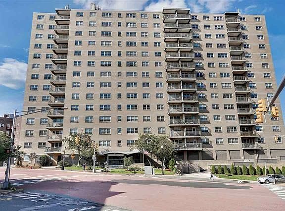 3rd image of 7100 Boulevard East Unit 12L