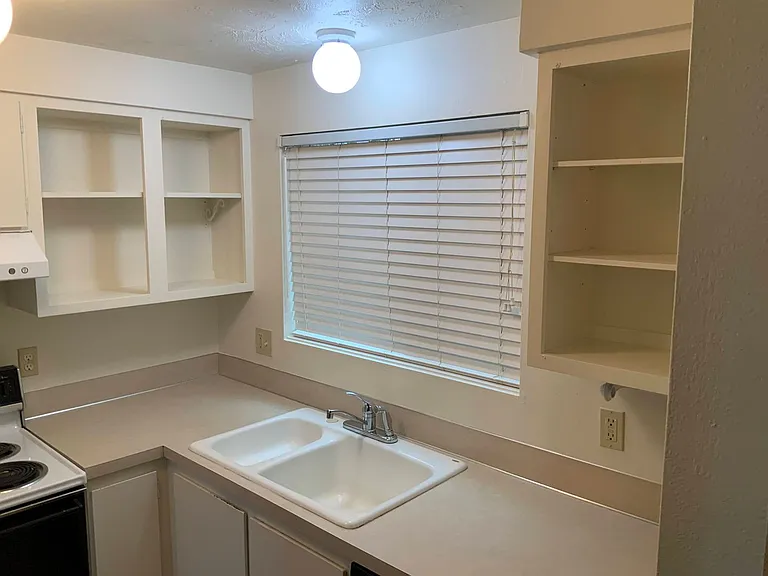 2145 Hawkins Ln — Photo 10