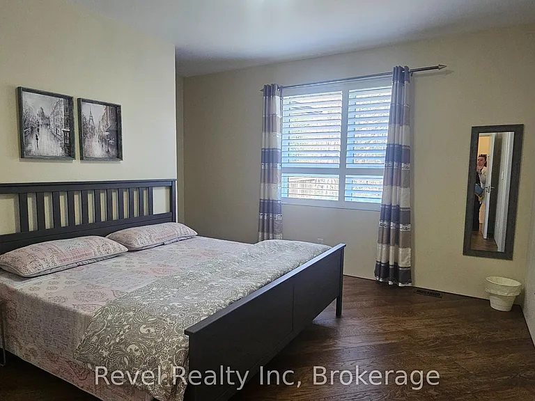 146 Moreau Pkwy — Photo 5