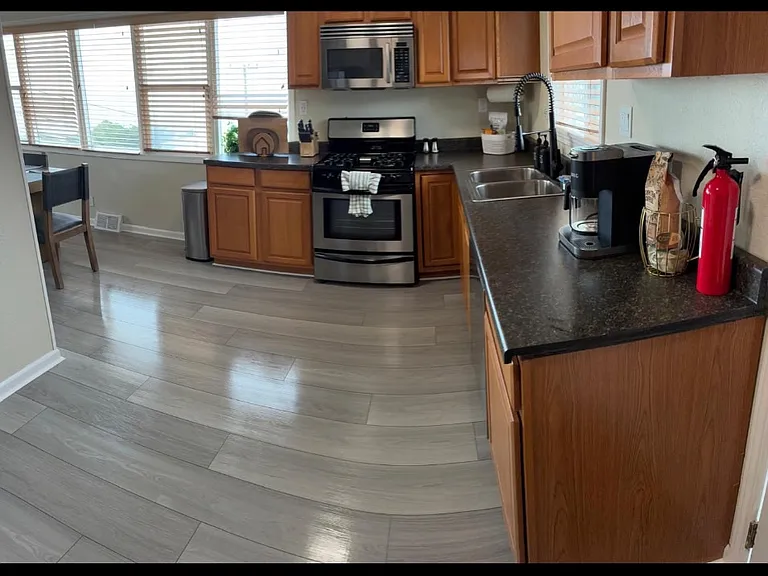Manor Dr — Photo 43