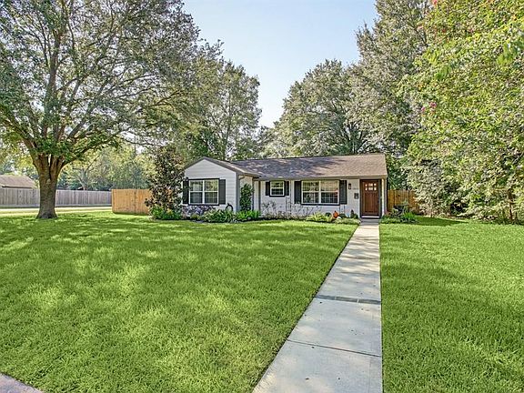 3rd image of 1803 Woodcrest Dr