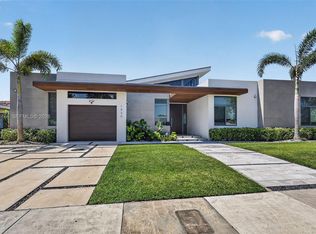 1830 NE 193rd St, Miami, FL 33179