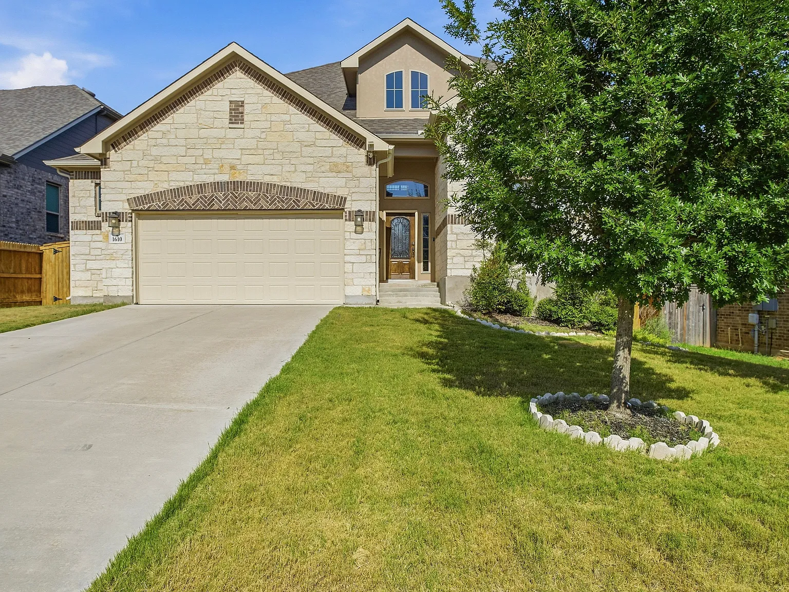 5 bed, 4.0 bath, 2962 sqft, $2,800 — Photo 1