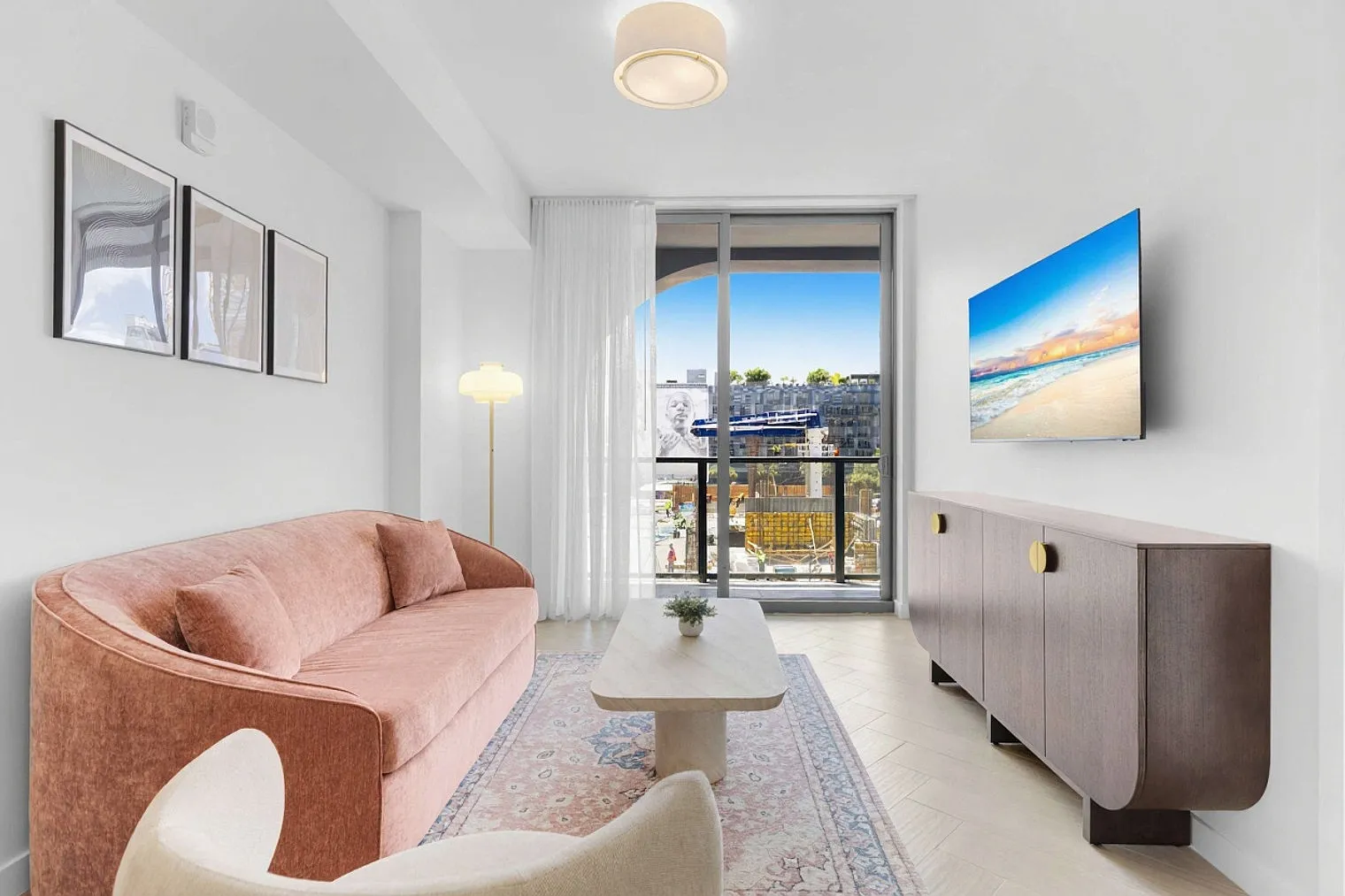 1 bed, 1.0 bath, 635 sqft, $3,599 — Photo 1