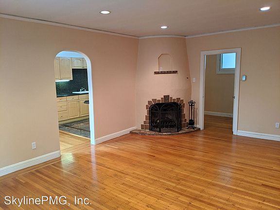 3rd image of 194 Corbett Ave