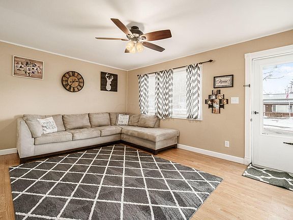 4th image of 328 Clark Ct