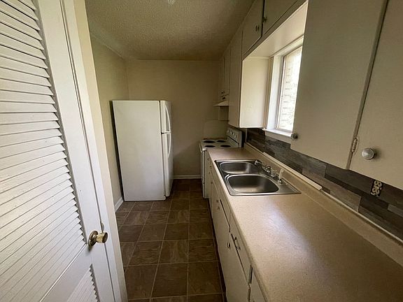 5th image of 302 Wolf St APT 26