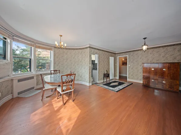 45 Plaza Street West image 4 of 14