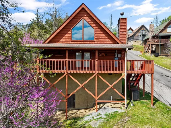 2238 Eagle Feather Dr, Sevierville, TN 37876