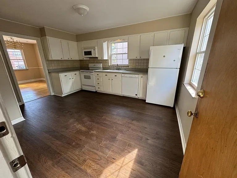 1637 Upland Rd — Photo 3