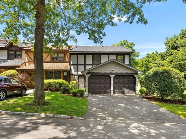 1 Sheffield Hill #1, Woodbury, NY 11797
