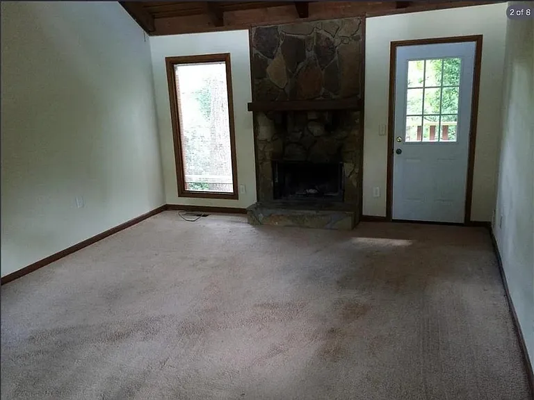 257 Castleair Dr NE — Photo 2