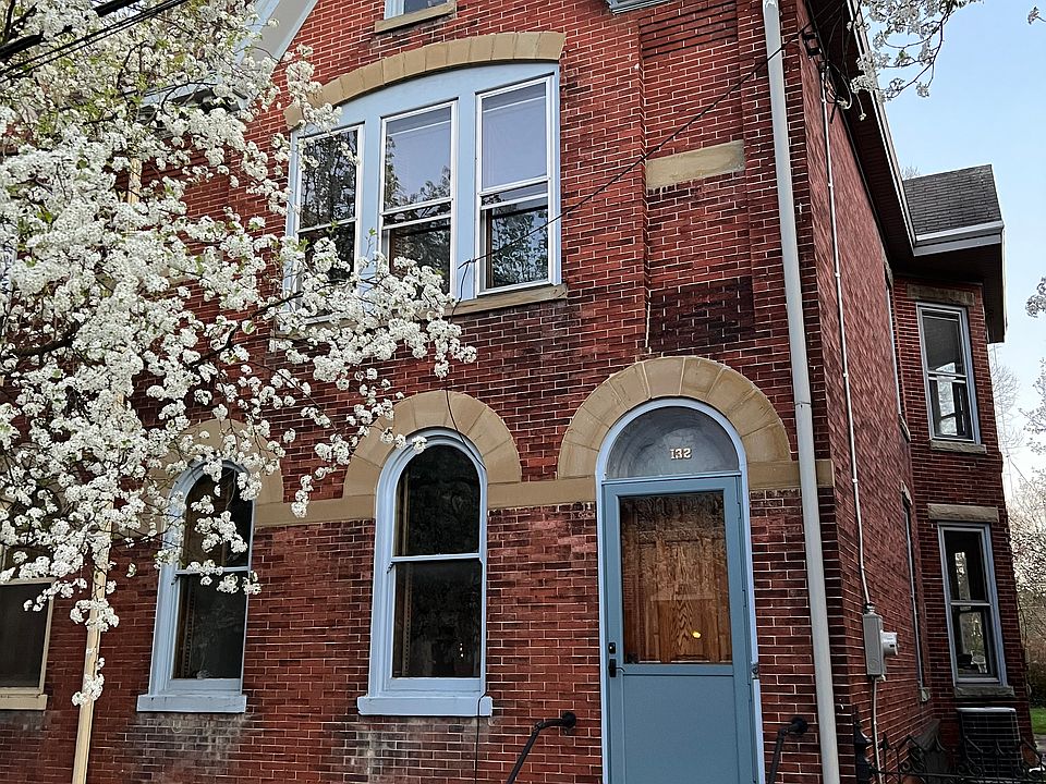 German Brick 
Attached Home in Historic District
West Pomfret St