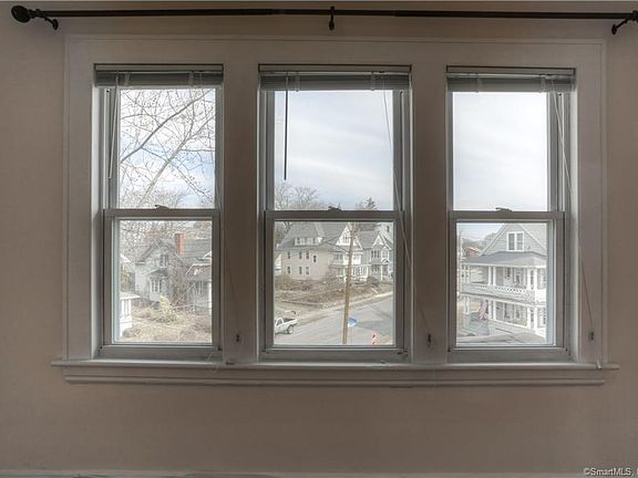 5th image of 67 Fairlawn Ave