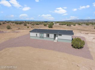 1216 E Saddlebum Trl, Paulden, AZ 86334
