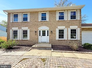 13 Alexandria Overlook Dr, Oxon Hill, MD 20745