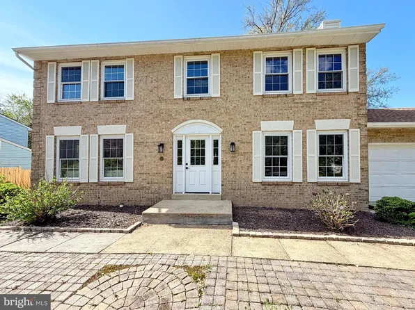 13 Alexandria Overlook Dr, Oxon Hill, MD 20745