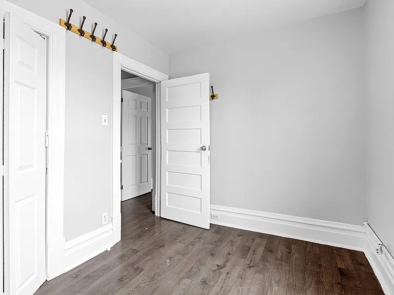 46 Carlyle Ave — Photo 23