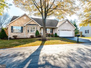 34 Presidential Dr, Royersford, PA 19468
