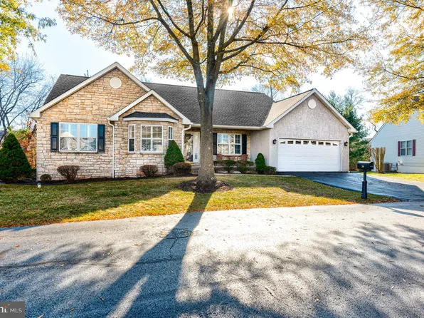 34 Presidential Dr, Royersford, PA 19468