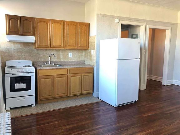 2nd image of 520 Lincoln Pl #6CC