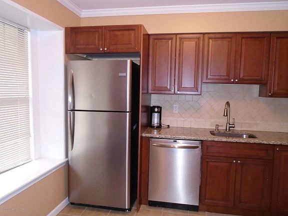 5th image of 57 Bridalmere Ct Unit 7