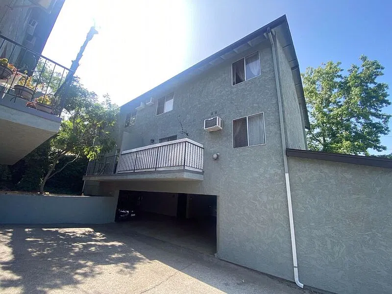 2 bed, 1.5 bath, 800 sqft, $2,650 — Photo 2