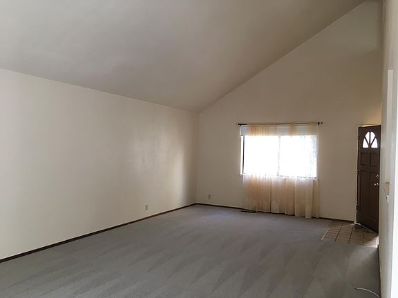 3rd image of 1020 Easum Dr #B