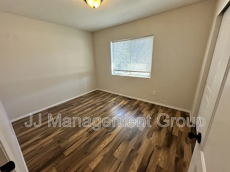 6205 N Astor St #4 — Photo 4