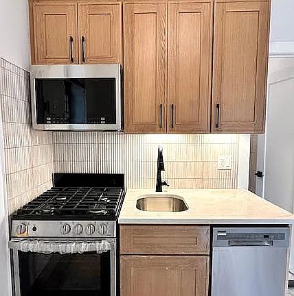 2nd image of 527 Leonard St #2B